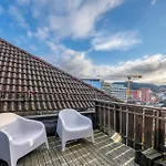 Center With Teracce شقة *