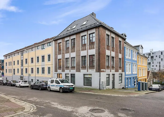 Center With Teracce *