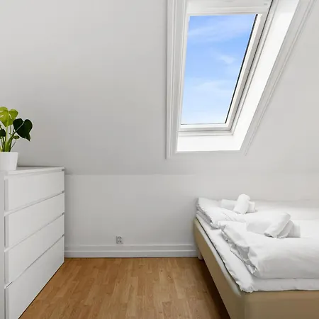 Apartment Center With Balcony *