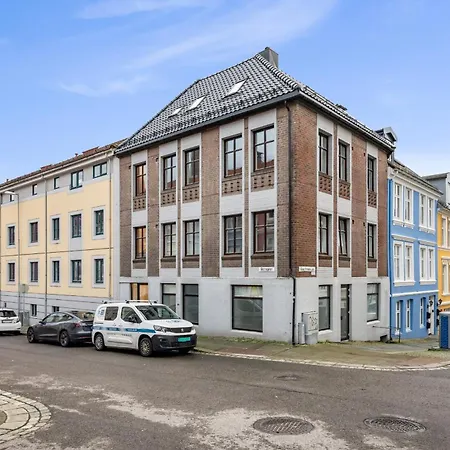 Center With Teracce *